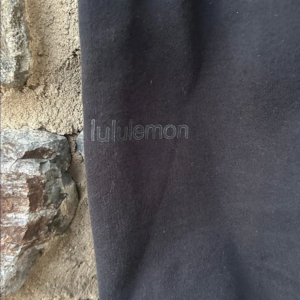 Lululemon Relaxed High-Rise Jogger in Black size 4